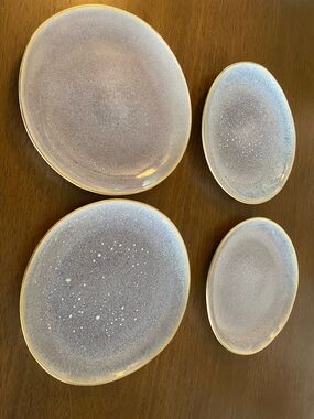 Anthropologie Glided Lilac Speckle Glazed Stoneware Plates with Gold  Rim
